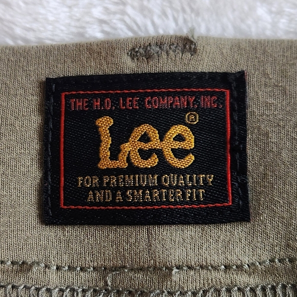🩳 Lee Women’s Olive Green Shorts – Size 10, NWT, Comfort Waistband, 6” Inseam - Picture 7 of 11